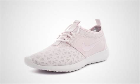 nike wmns juvenate rosa weiß|NIKE Women's Juvenate Sneaker .